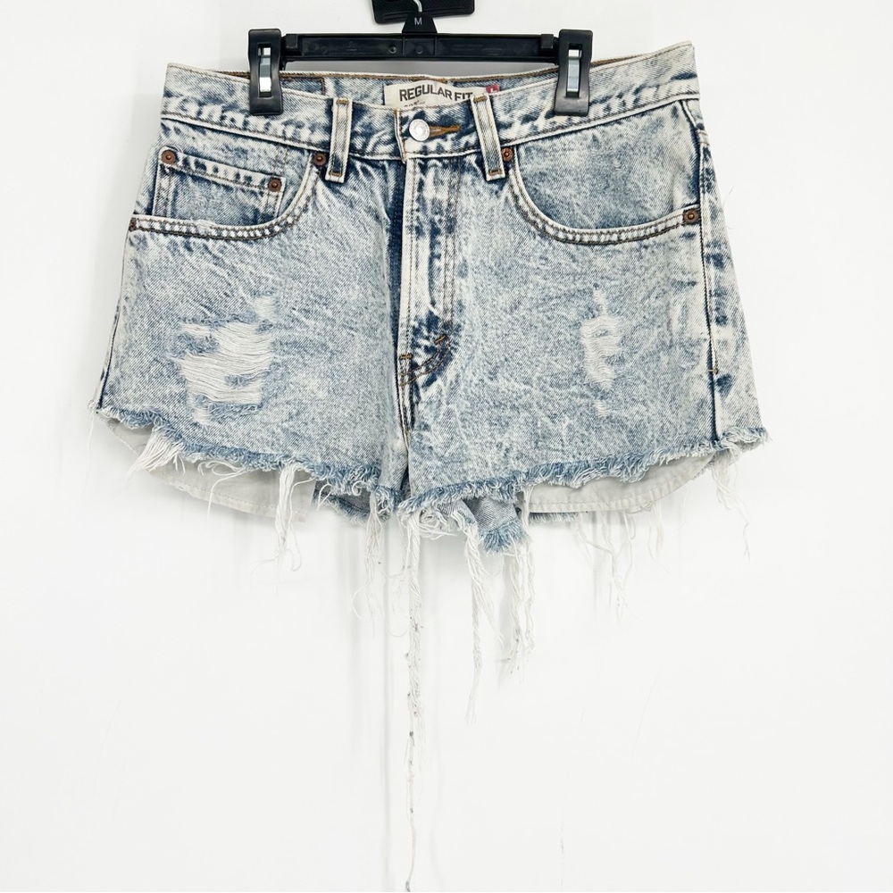 Levi's vintage 505 Regular‎ fit American flag cut off Jean denim shorts size 31”
